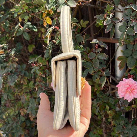 Vintage Small Handbag by Morle. With crystal butterfly clasp.🦋 - Picture 6 of 17